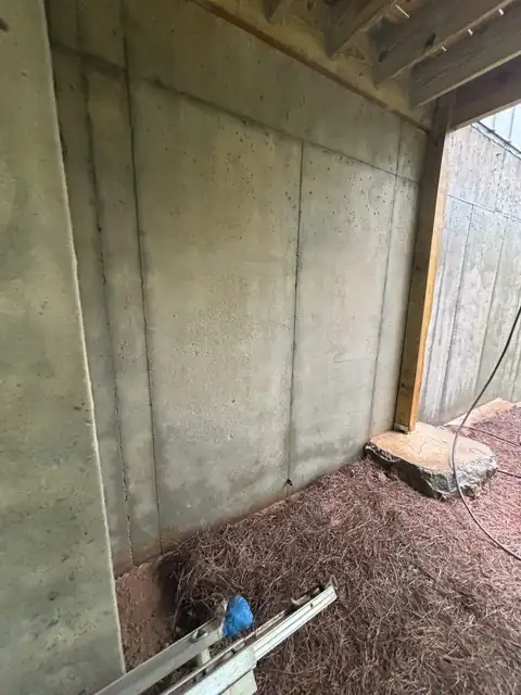 The same wall after washing, clean gray concrete